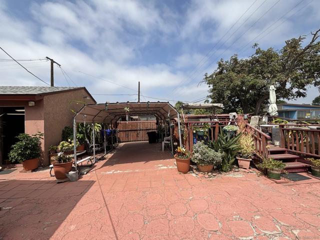 872 74 Duval St, San Diego CA: https://media.crmls.org/mediaz/8d4977af-edc4-4f0f-ba45-c6b9186515ca.jpg
