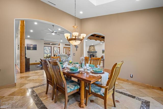 15636 Sage Hill Drive, Ramona CA: https://media.crmls.org/mediaz/8d4abbe6-11af-4a37-8c9e-ed329d46ee53.jpg