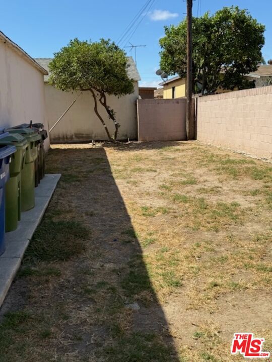 1300 W 218th Street, Torrance CA: https://media.crmls.org/mediaz/8d4b7d22-da8f-4e2b-aad8-e61fdbd507cb.jpg
