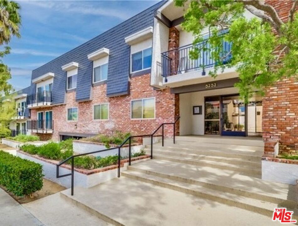 5252 Coldwater Canyon Avenue #207