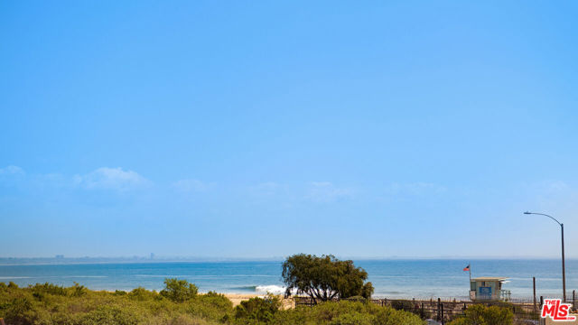 23349 Malibu Colony Road, Malibu CA: https://media.crmls.org/mediaz/8d4c012c-793a-4150-9985-80cfcb347313.jpg