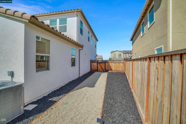 5498 Monte Vista Way, Antioch CA: https://media.crmls.org/mediaz/8d4c31bd-9e92-4248-9fdf-074c0799b97e.jpg