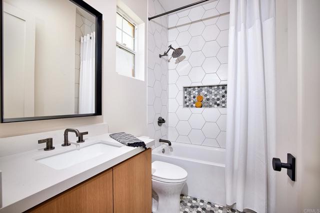 177 N Vulcan Avenue, Encinitas CA: https://media.crmls.org/mediaz/8d4c3df4-0e63-4bc9-8639-36302c3891d4.jpg