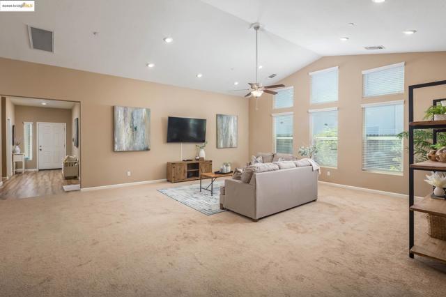 4508 Lincoln Lndg, Rio Vista CA: https://media.crmls.org/mediaz/8d4c522b-de62-4b5d-aacc-efd28d22430b.jpg