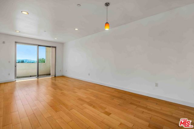 1260 S Corning Street, Los Angeles CA: https://media.crmls.org/mediaz/8d4c640d-5527-4951-9eef-d63dbf851bca.jpg