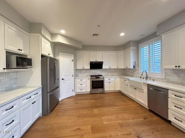 2339 Park Avenue, Montrose CA: https://media.crmls.org/mediaz/8d4c9105-6f68-4fc7-8fda-d0af9b74d55c.jpg