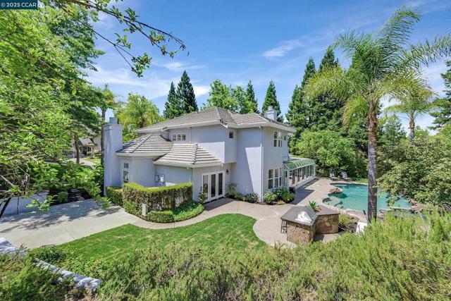 4253 Golden Oak Ct, Danville CA: https://media.crmls.org/mediaz/8d4c95eb-4272-4d11-bb46-7a61937c404a.jpg