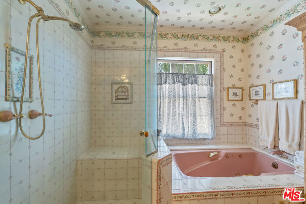 https://media.crmls.org/mediaz/8d4e1ca5-701d-4981-a55c-0c241f17128e.jpg?preset=X-Large
