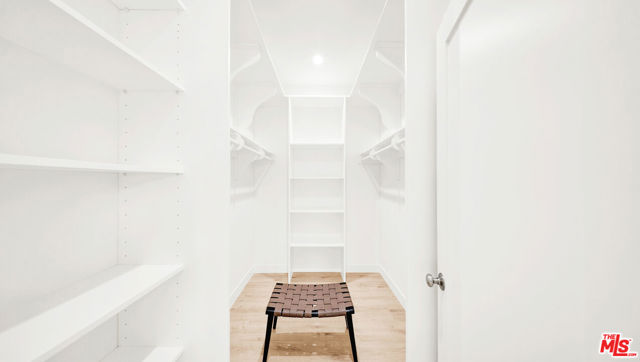 6900 Chisholm Avenue, Lake Balboa CA: https://media.crmls.org/mediaz/8d4e855a-98b9-45b7-a646-cf6dde98432d.jpg