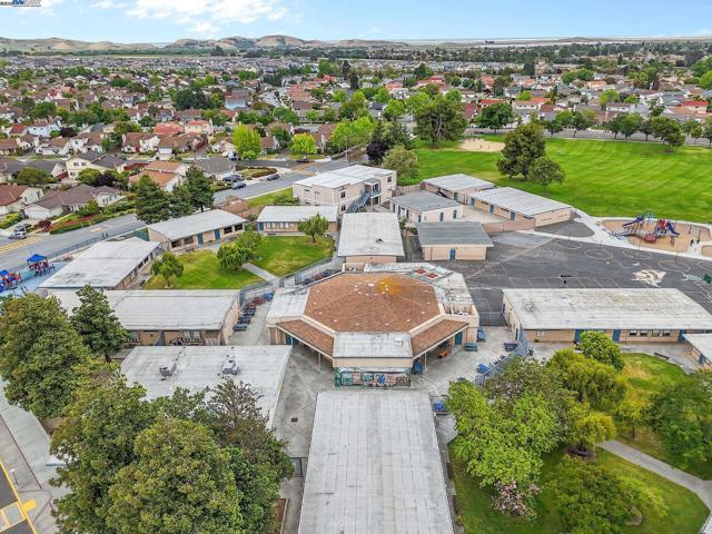 4403 Burke Way, Fremont CA: https://media.crmls.org/mediaz/8d4e91f1-2eb2-4e5f-874d-57b41c04bc34.jpg