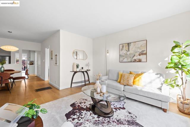 1241 Park Ave, Alameda CA: https://media.crmls.org/mediaz/8d4f47af-faa8-425b-a608-c49802e2398b.jpg