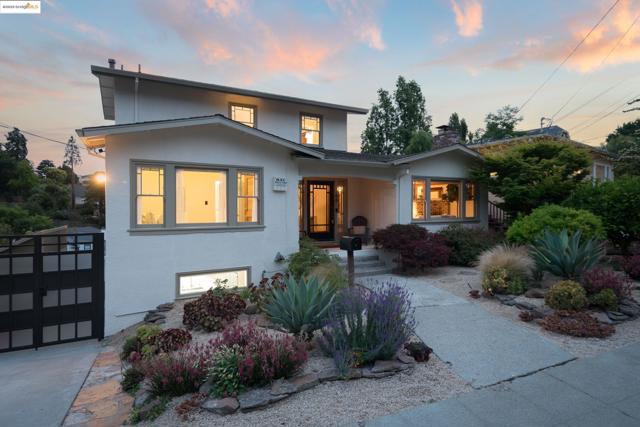 769 Santa Ray Ave, Oakland CA: https://media.crmls.org/mediaz/8d4f4b2a-4bf9-4340-8cfb-4b56a0f6689e.jpg