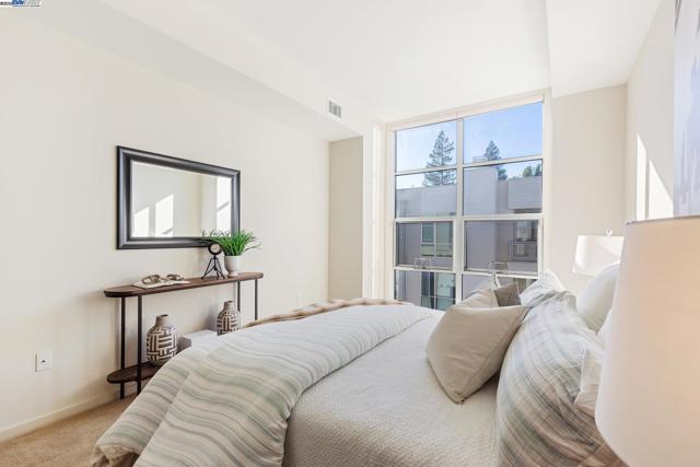 1655 N California Blvd, Walnut Creek CA: https://media.crmls.org/mediaz/8d4f7a2d-13dd-42c0-90c4-db965cbacb29.jpg