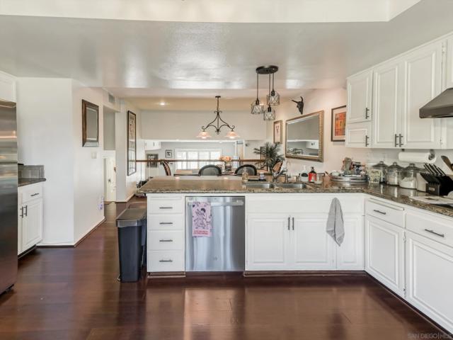 4804 La Villa Marina, Marina del Rey CA: https://media.crmls.org/mediaz/8d4f93a5-04bc-4fb5-8eed-c914d9c9212e.jpg