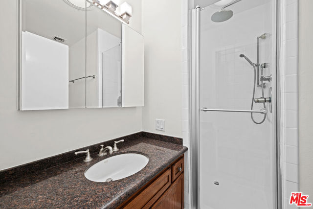 101 California Avenue, Santa Monica CA: https://media.crmls.org/mediaz/8d4fdb13-79a6-4560-bed6-ad31fe36541c.jpg