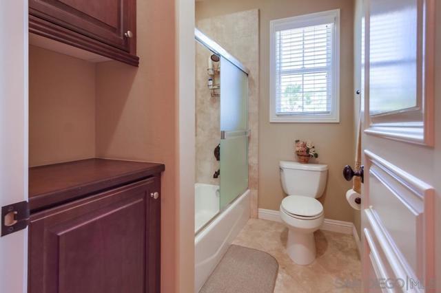 15609 Hayden Lake Place, San Diego CA: https://media.crmls.org/mediaz/8d5004ff-3c50-461b-8fa9-04d200aed892.jpg