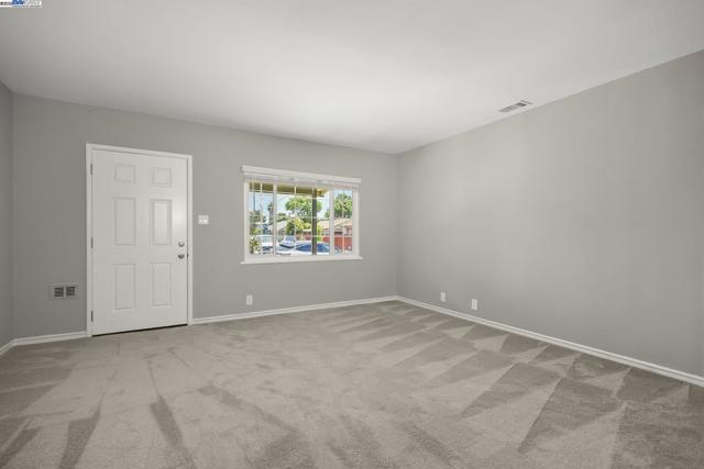 456 Custer Rd, Hayward CA: https://media.crmls.org/mediaz/8d50732e-8a79-4d7e-875a-d065dd7856ff.jpg
