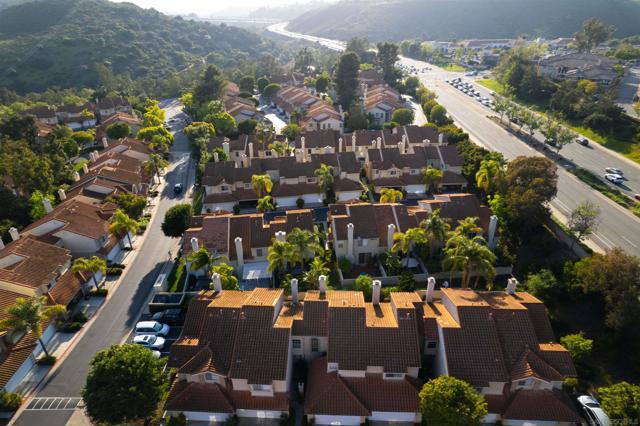11020 Creekbridge Pl, San Diego CA: https://media.crmls.org/mediaz/8d50fea7-549d-4364-9aa2-ab11a414b5ae.jpg