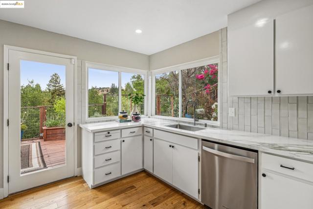 32 Pacer Pl., Walnut Creek CA: https://media.crmls.org/mediaz/8d5182b8-f6ed-49bd-81f8-e9c8e7b4f75b.jpg