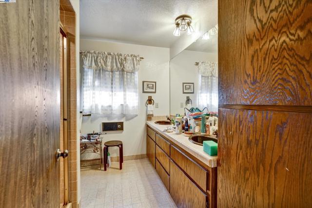 664 Berry Ave, Hayward CA: https://media.crmls.org/mediaz/8d51f535-8627-4c9d-b3d0-6967c00f4adb.jpg