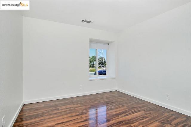 1205 Putnam Street, Antioch CA: https://media.crmls.org/mediaz/8d523455-88be-4cf0-8763-122c33c1e440.jpg