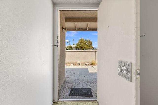 38280 Chuperosa Lane, Cathedral City CA: https://media.crmls.org/mediaz/8d52bd23-c99e-477f-af8a-5d190f867e1c.jpg