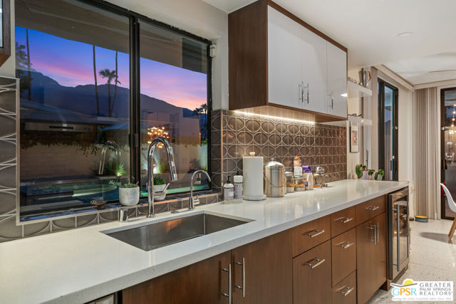 1404 E Sierra Way, Palm Springs CA: https://media.crmls.org/mediaz/8d52cf7f-4afd-415c-8542-3f11503e775f.jpg