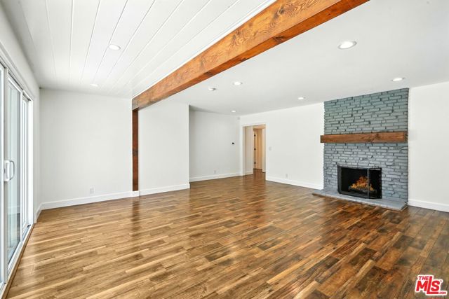 20616 Quedo Drive, Woodland Hills CA: https://media.crmls.org/mediaz/8d52fb78-a814-442e-81b4-de84c6f2f167.jpg