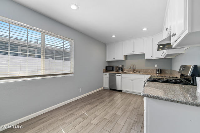 789 Glen Oaks Road, Thousand Oaks CA: https://media.crmls.org/mediaz/8d53484d-7bd0-4ba3-99b4-5037f01cae59.jpg