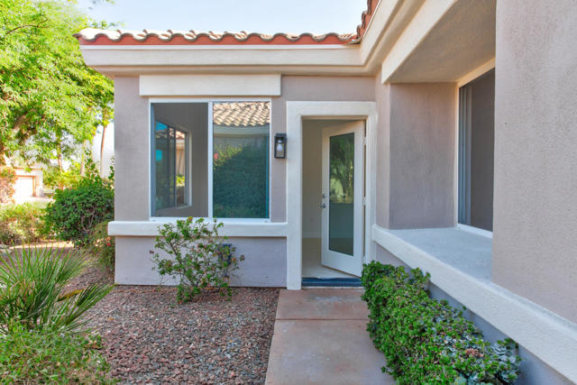 35677 Inverness Avenue, Palm Desert CA: https://media.crmls.org/mediaz/8d53625c-1a73-4467-b7b3-c03a4436f436.jpg