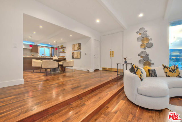 3804 Duray Place, Los Angeles CA: https://media.crmls.org/mediaz/8d5476c8-f2fa-4d6e-8b5c-50510b33be38.jpg