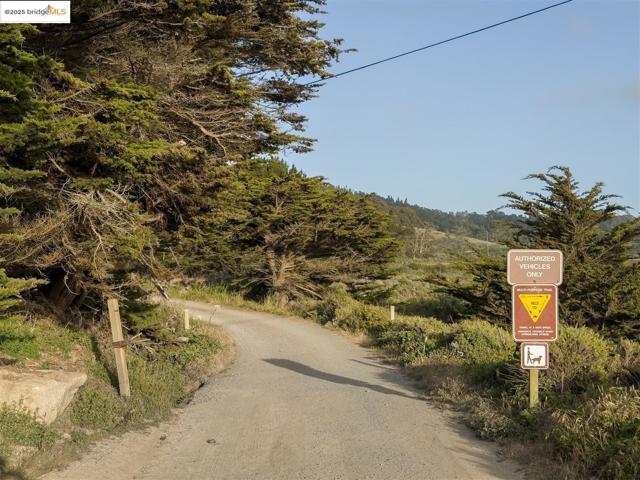 1400 Audubon AVE, Montara CA: https://media.crmls.org/mediaz/8d54ab00-8472-48ec-bb2b-beb7325d5189.jpg