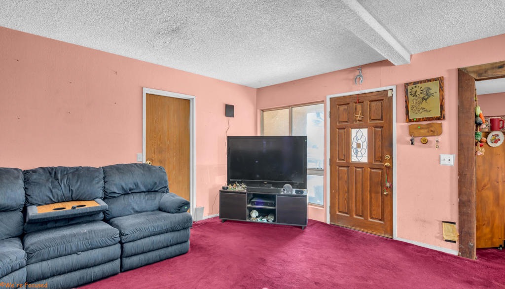 https://media.crmls.org/mediaz/8d54e427-d960-4ba2-88a3-307a63cf437a.jpg?preset=X-Large