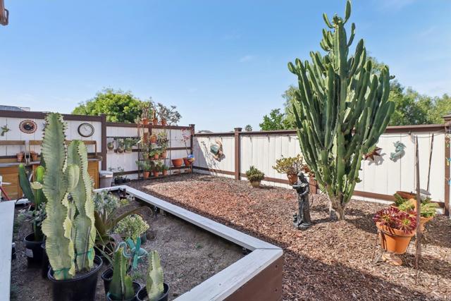 542 Lee Circle, Chula Vista CA: https://media.crmls.org/mediaz/8d5675be-6001-431e-a2c9-0cc60e69b346.jpg