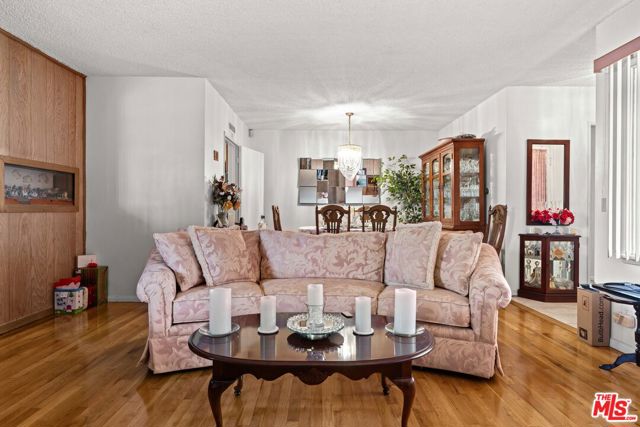 2533 W 118th Place, Hawthorne CA: https://media.crmls.org/mediaz/8d5685f9-d974-46d8-83a7-5dd89591ab21.jpg