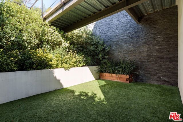 3042 Landa Street, Los Angeles CA: https://media.crmls.org/mediaz/8d56cd18-78de-4bf8-9384-c257421c39de.jpg