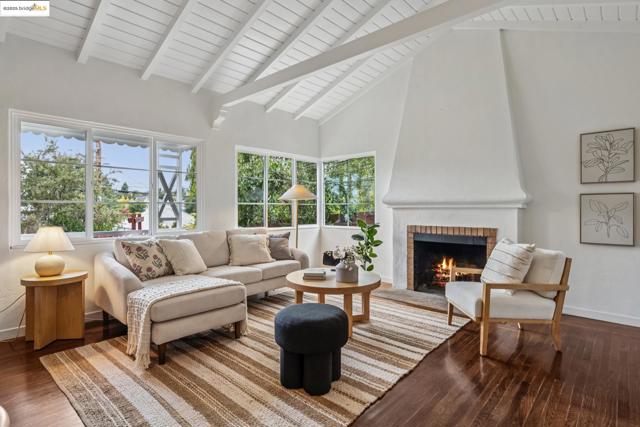 4006 Lincoln Ave, Oakland CA: https://media.crmls.org/mediaz/8d56d5e5-56f6-4d8f-af6e-7874908c10ef.jpg