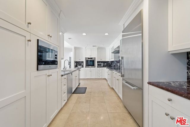 15656 Crownridge Place, Sherman Oaks CA: https://media.crmls.org/mediaz/8d56f661-6c58-4dc7-9e3b-47ca353148d6.jpg