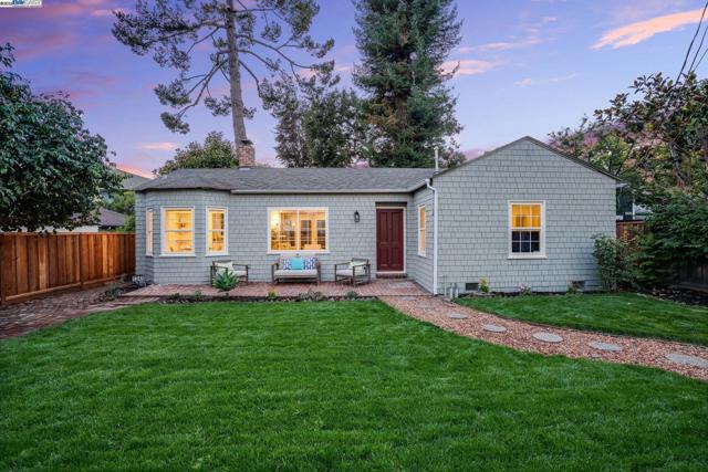 1247 Sherman, Alameda CA: https://media.crmls.org/mediaz/8d56fbd1-1a42-43ac-8165-ec7e39ff31ab.jpg