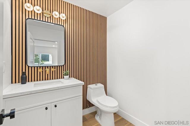 Guest bathroom with modern custom panelling.