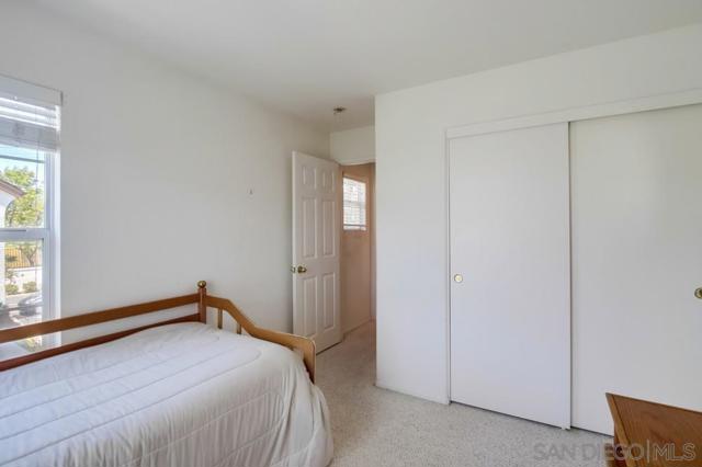 11952 Cypress Canyon Rd, San Diego CA: https://media.crmls.org/mediaz/8d575143-266d-4d6e-b4b1-2060e8164cc1.jpg