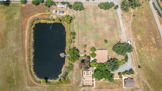 2051 Dollarhide Rd,  CA: https://media.crmls.org/mediaz/8d578db4-01f5-4988-8c97-c8379ca0692d.jpg