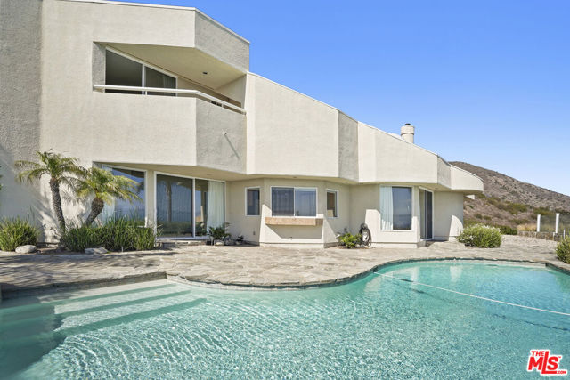 32215 Pacific Coast Highway, Malibu CA: https://media.crmls.org/mediaz/8d57908f-e060-435c-8d5d-73d073a50ac6.jpg
