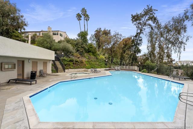 8871 Caminito Primavera, La Jolla CA: https://media.crmls.org/mediaz/8d57b010-ddbb-4117-af7a-e22f41d8b61c.jpg