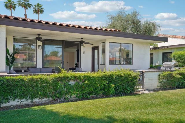 10 Padron Way, Rancho Mirage CA: https://media.crmls.org/mediaz/8d57b37c-628f-4b0a-a02f-780bfc8588e1.jpg