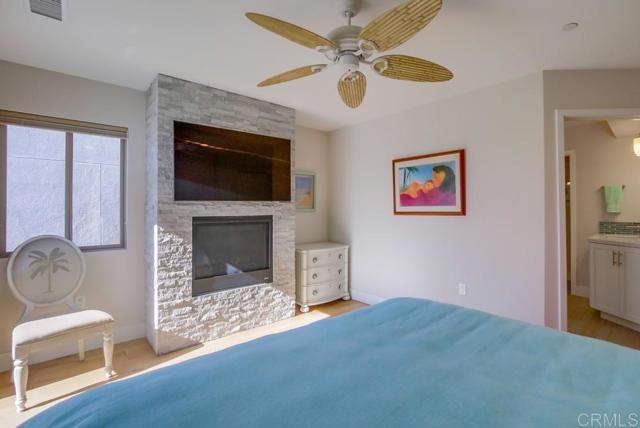 Image 12 of 33 For 855 Sapphire St
