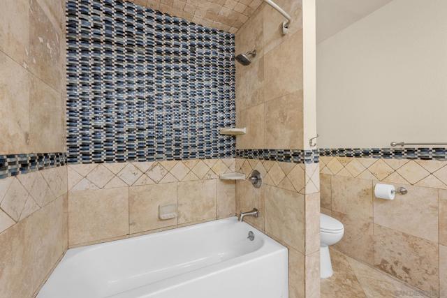 1973 Kinross Ct, Escondido CA: https://media.crmls.org/mediaz/8d597f8d-c579-429a-beba-bf1740f291b1.jpg