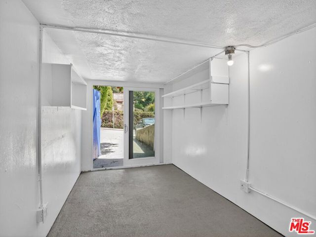 2565 Glen Green Street, Los Angeles CA: https://media.crmls.org/mediaz/8d5b59dc-0866-429f-9ab8-76bde1406938.jpg