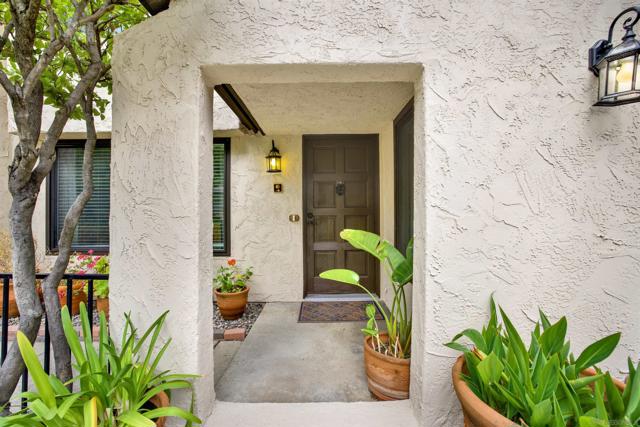3069 Plaza Natalia, Bonita CA: https://media.crmls.org/mediaz/8d5c26ac-7651-4cd0-b403-e50d178aff77.jpg