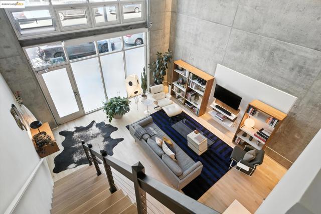 311 Oak St, Oakland CA: https://media.crmls.org/mediaz/8d5c2f7b-4506-49d5-95b8-fa6c1316d60b.jpg